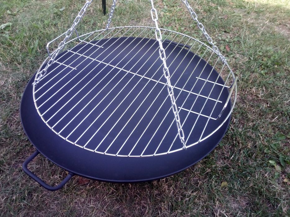 Grill ogrodowy podwieszany