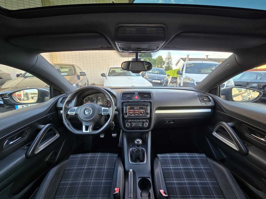 VOLKSWAGEN SCIROCCO 2.0TDI 140CV (LOOK R) FULL EXTRAS