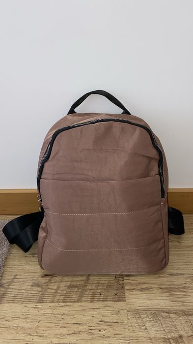 Mochilas de várias cores