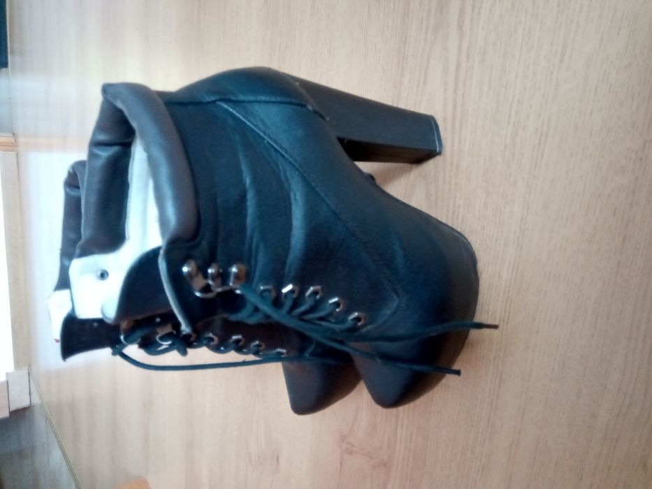 Botki czarne r.39