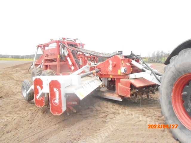 Zbieranie kamieni z pól maszyną Husarya SCS-100