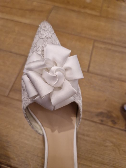 Buty białe ślubne z kokardą