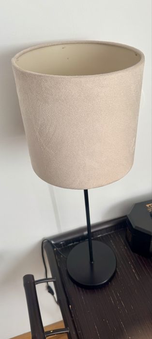 Candeeiro de mesa de cabeceira com abat jour em veludo