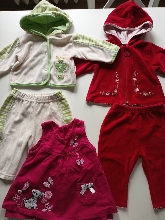 Zestaw dwa komplety/dresy spodnie+bluza, sukienka rozm. 62, wiek 0-3 m