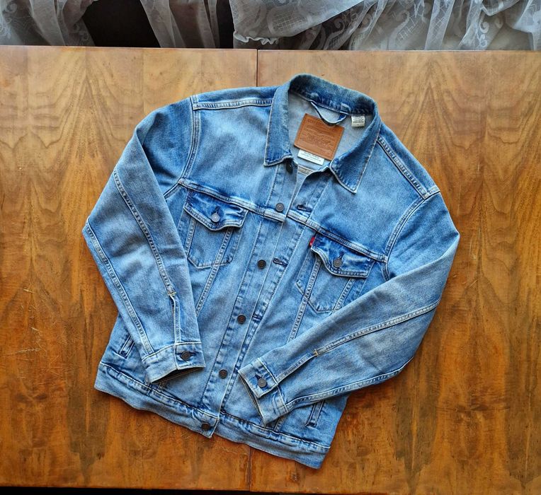 Джинсовая куртка (Levis Premium) размер М.