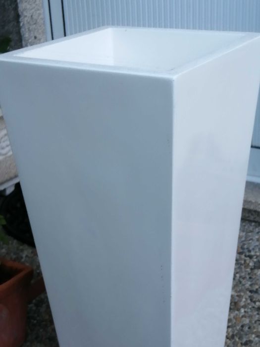 Vaso em fibra cor branca