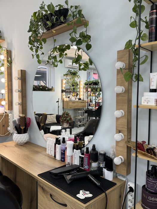 Перукарський стіл. Стіл для перукаря