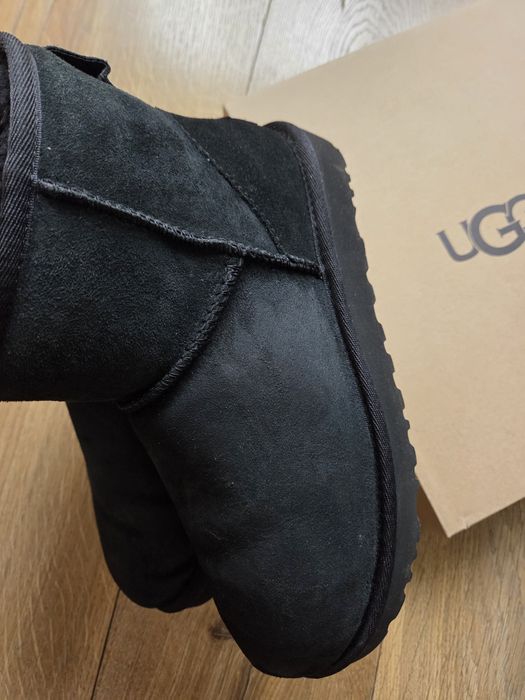 Śniegowce marki UGG W Classic Mini II rozm.38 Czarne