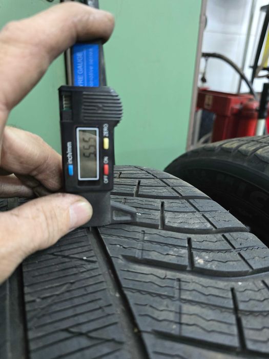 резина разноразмерная 275/45R20 + 305/40R20,комплект