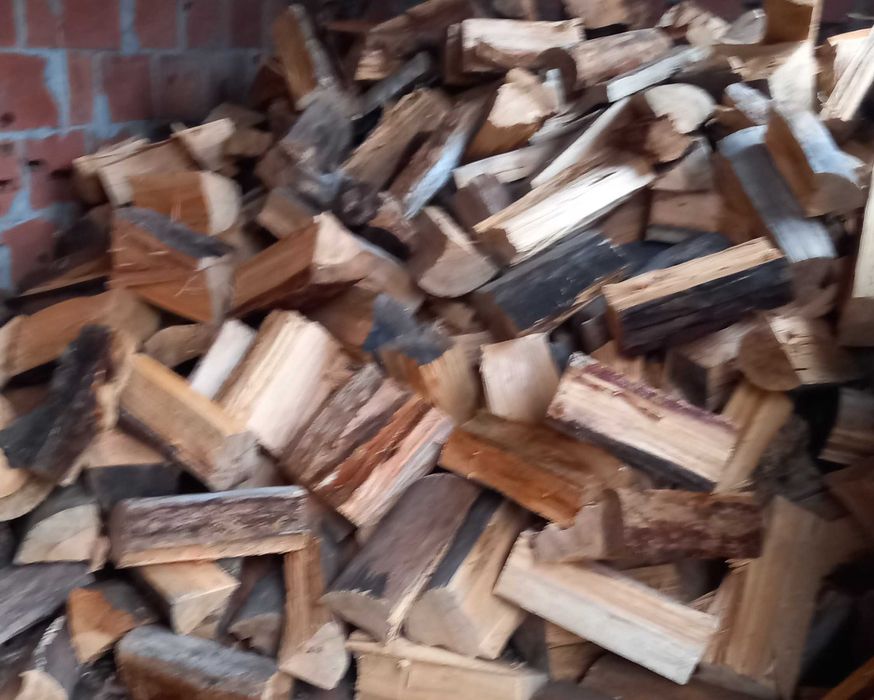 Lenha de pinho e outras
