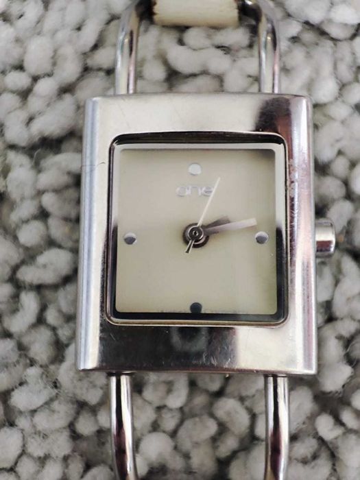 Relógio ONE DC62L6939CC