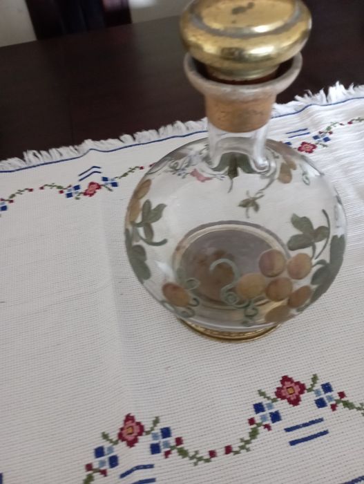 Garrafa em vidro e metal trabalhada