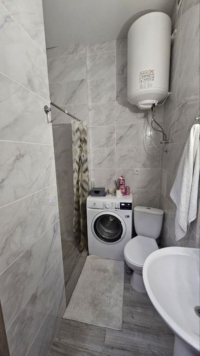 Сдам длительно студию с ремонто и мебелью