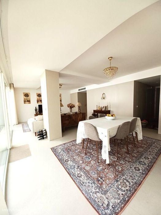 Apartamento T3 com jardim privativo e anexo independente em Lisboa