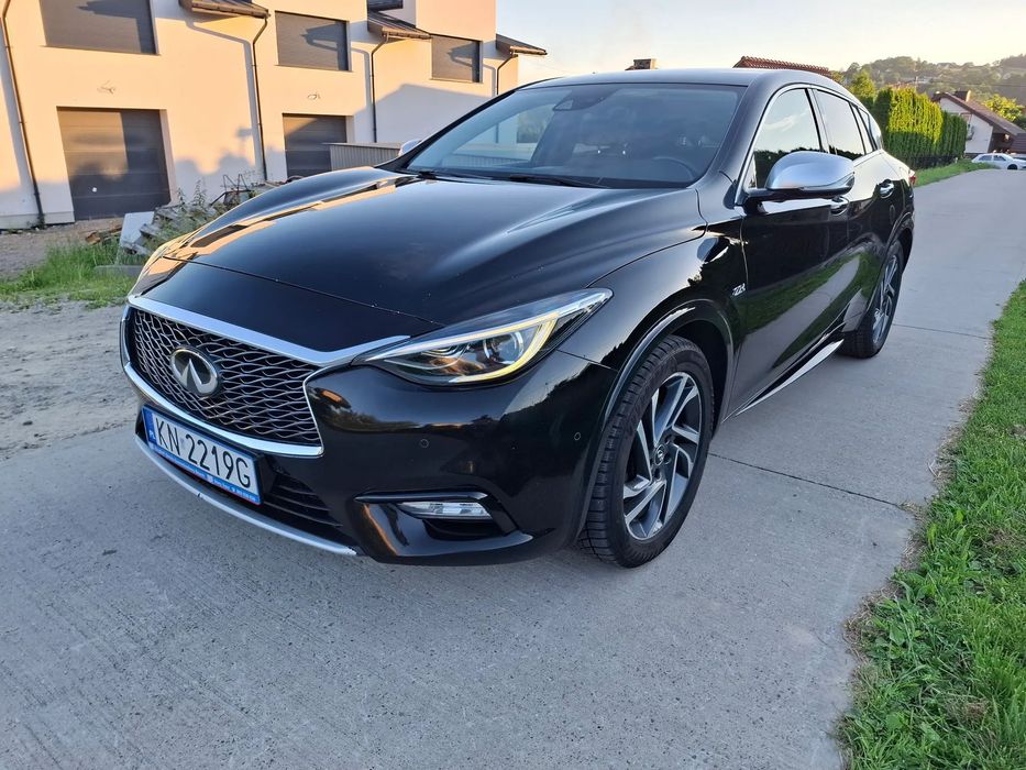 Infiniti Q30