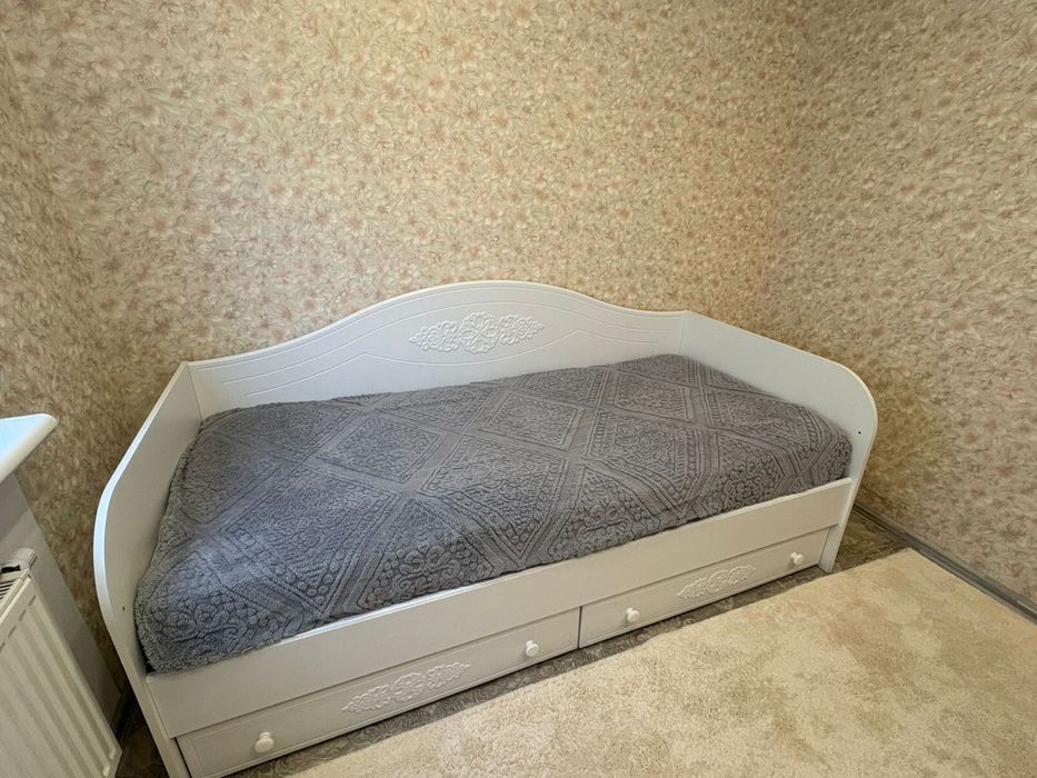 Ліжко односпальне з матрасом