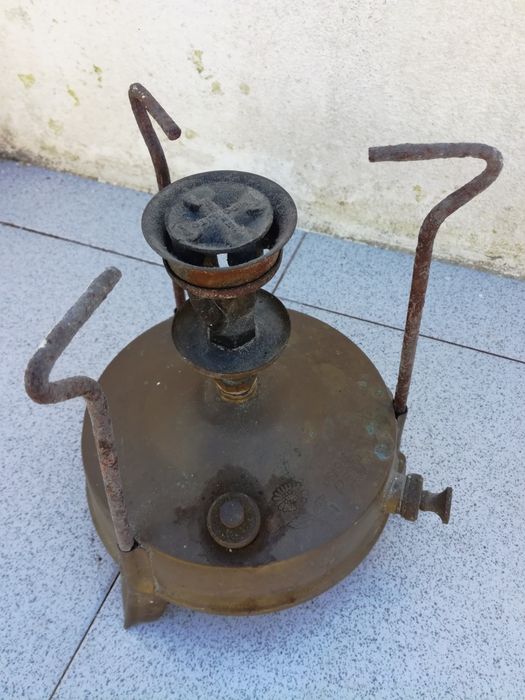 Fogão a petróleo em latão
