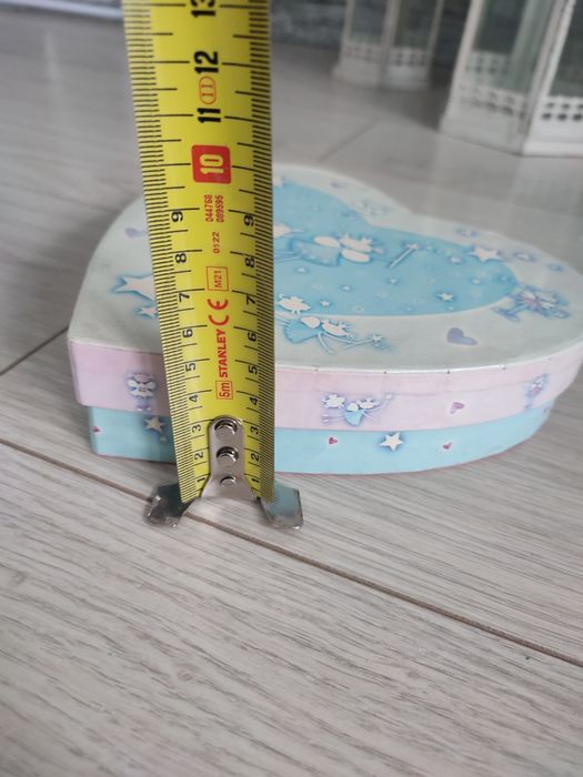 Pudełko  serduszko na drobiazgi na opaski do włosów dla dziewczynki