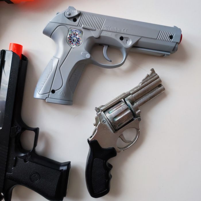 Pistolety NERF bez strzałek + inne pistolety zabawkowe