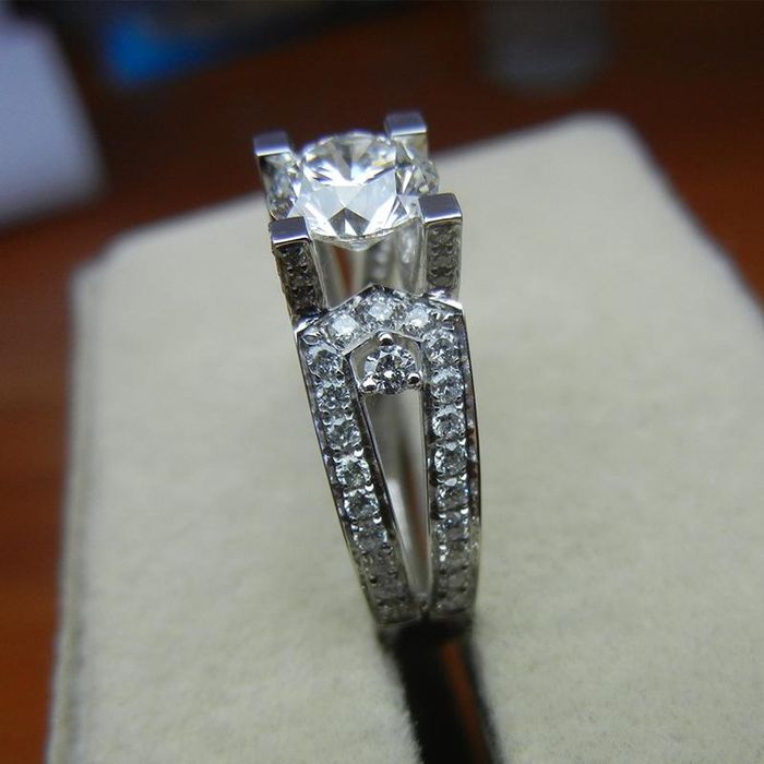 Стильна каблучка жіноча