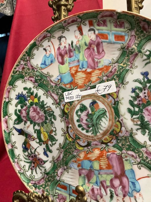 Prato oriental com 22cm.  Anúncios abaixo