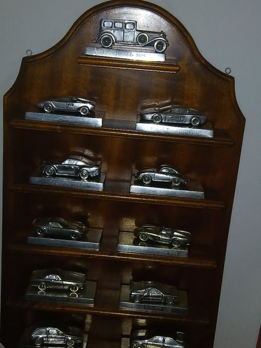 Coleção 12 carro  de estranho edição limitada  250 €