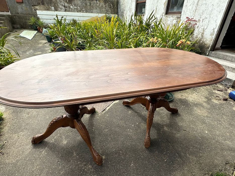 Mesa de jantar em madeira