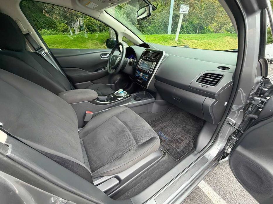 Nissan LEAF      2016