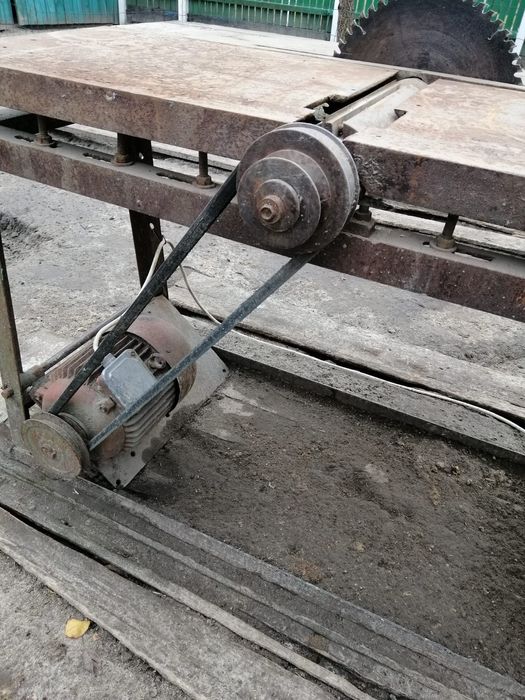 Станок деревообробний, циркулярна.
