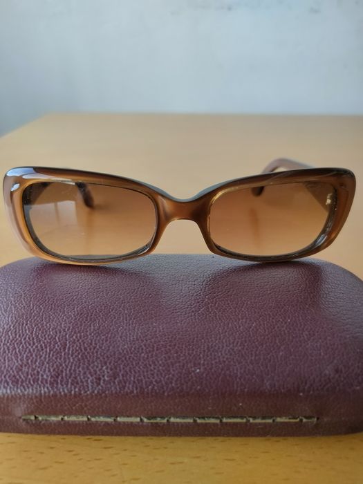 Conjunto de óculos de sol vintage.