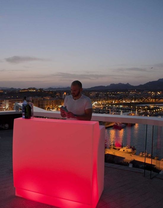Mobiliario led bares e mesas