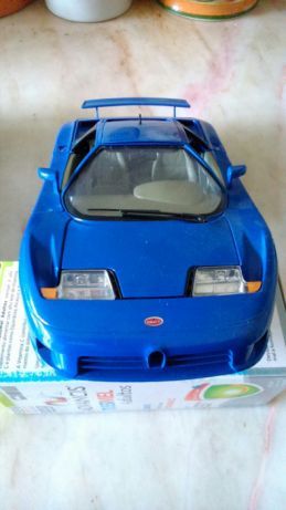 Miniaturas de automóveis Bugatti EB110.