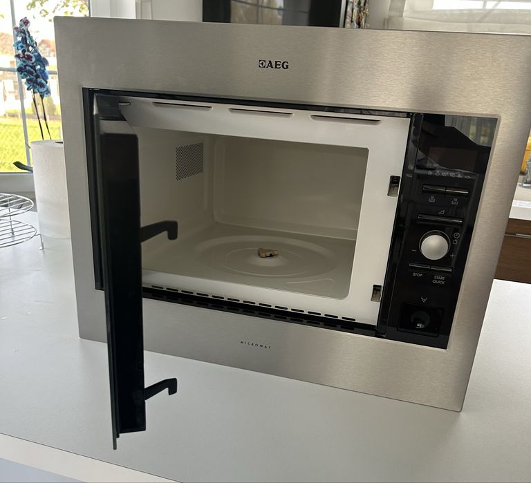 Mikrofala AEG MC2664E