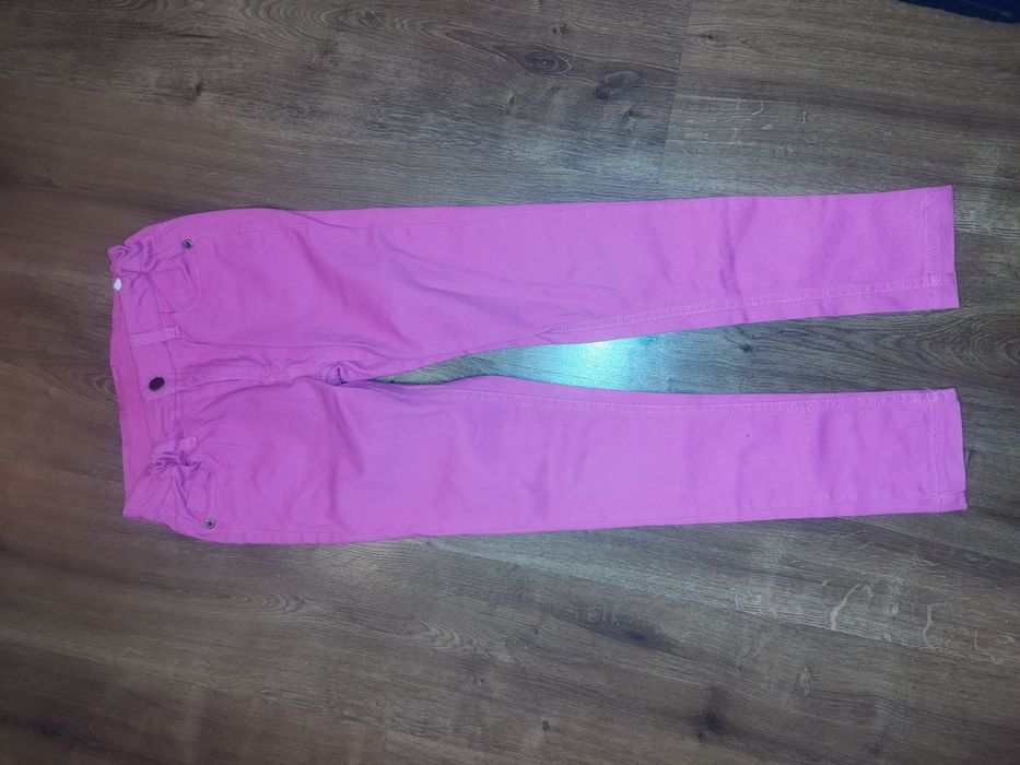 Spodnie, legginsy dziewczęce rozmiar 140 stan bdb