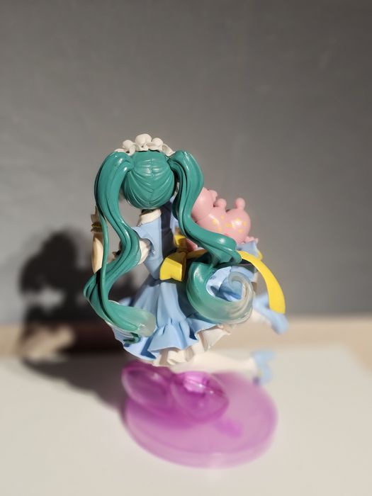Без вушок і коробки. Колекційна аніме-фігурка Taito Miku Hatsune × Rod