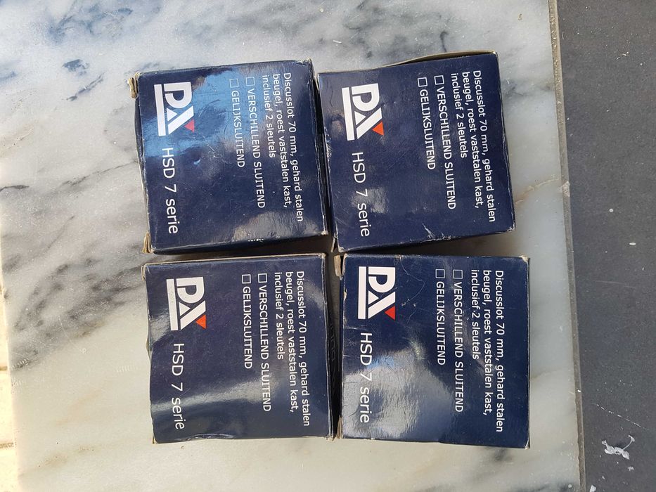 4 cadeados Dx stanless steel, novos