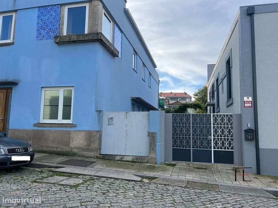 Moradia T3 + 2 anexos - Paranhos, potencial investimento