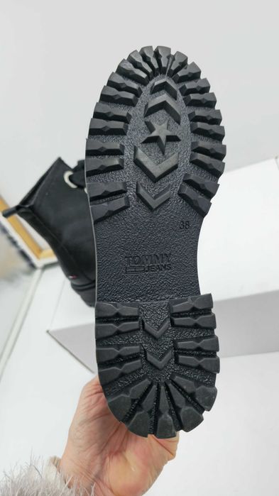 Damskie  botki skórzane  Tommy Hilfiger  czarne  R.38  TO86R