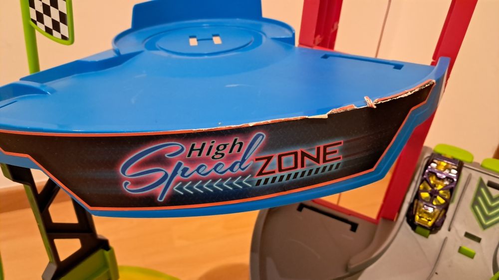 Garagem Mattel megatropolis completa