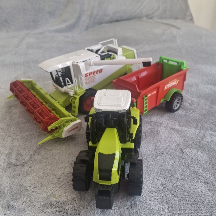 Kombajn do zboża I traktor z przyczepą zabawki