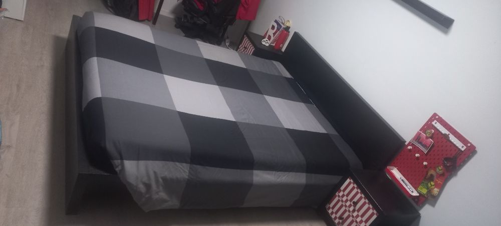Cama preta Ikea 160×200