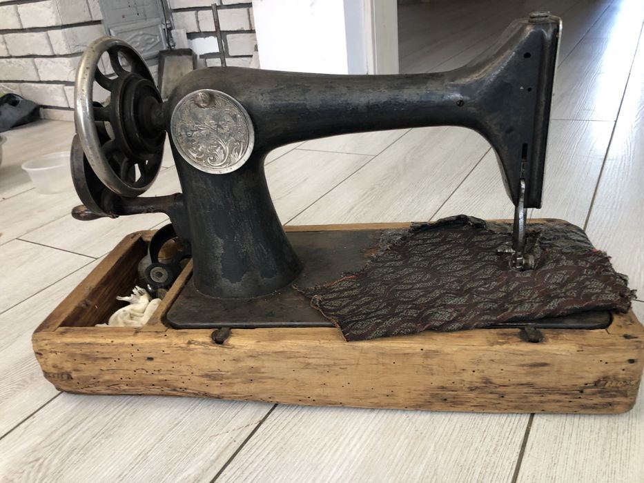 Стара швейна машинка