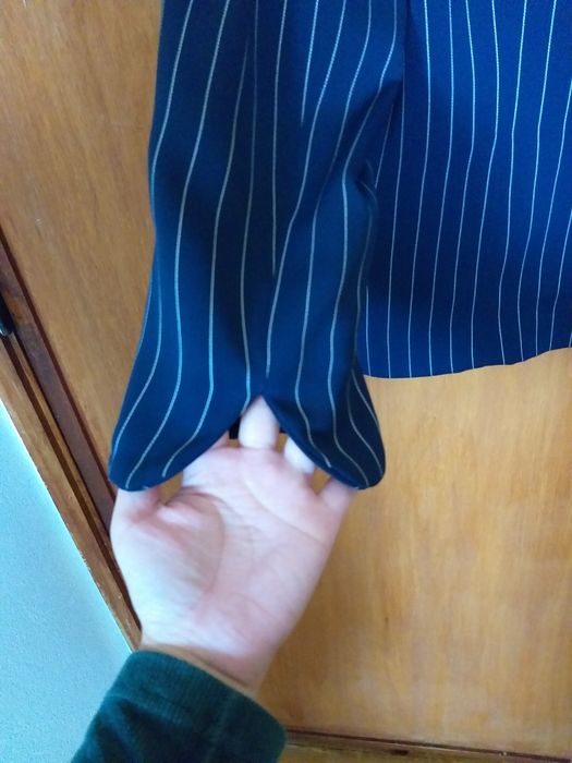 Blazer azul marinho com riscas brancas