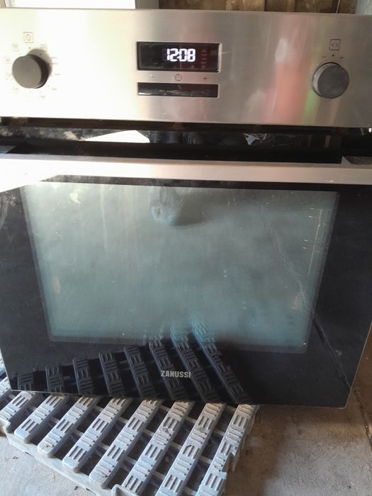 Vendo Eletroforno usado marca Zanussi para peças