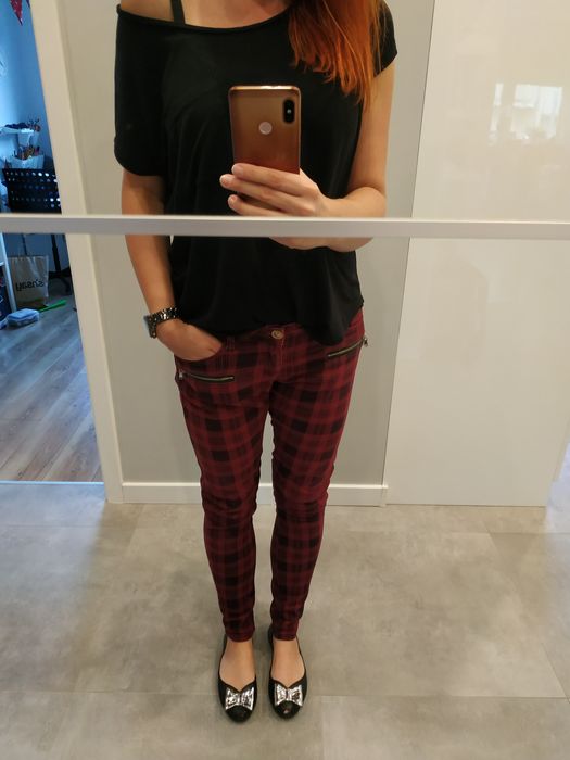 Bordowe spodnie w kratkę rozmiar S 36