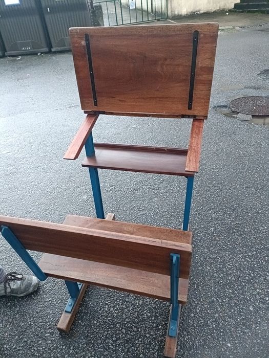 Mesa de estudo usada antigamente nas escolas