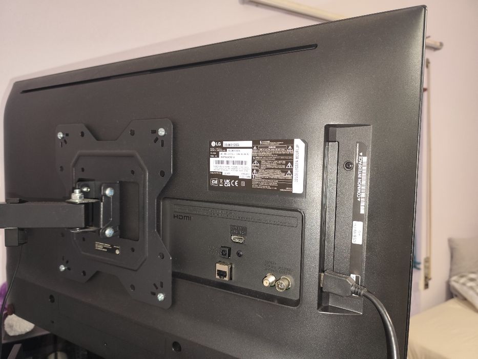 LG Smart TV 32" Full-HD