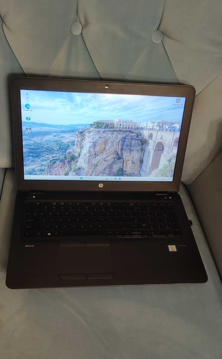 Laptop HP ZBook 15u G4 i7-7500U 16GB RAM 512GB SSD M.2 15,6" FullHD