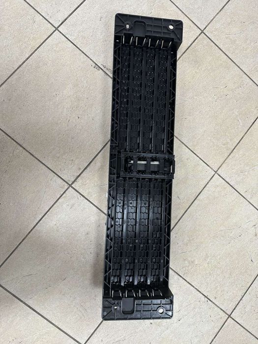 Нижні жалюзі з мотором Jeep Grand Cherokee WL