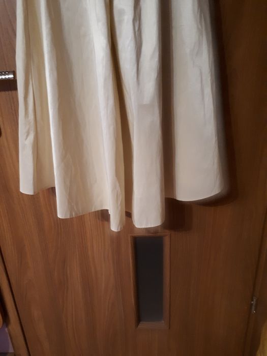 Sukienka w kolorze szampana Swing s